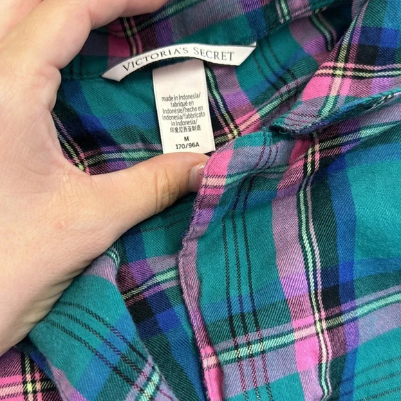 Victoria’s Secret plaid short sleeve pajamas - Picture 3 of 16